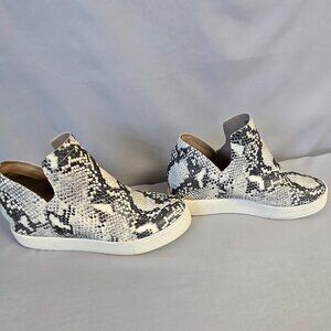 Steve Madden Wrangle; White Black Snakeskin